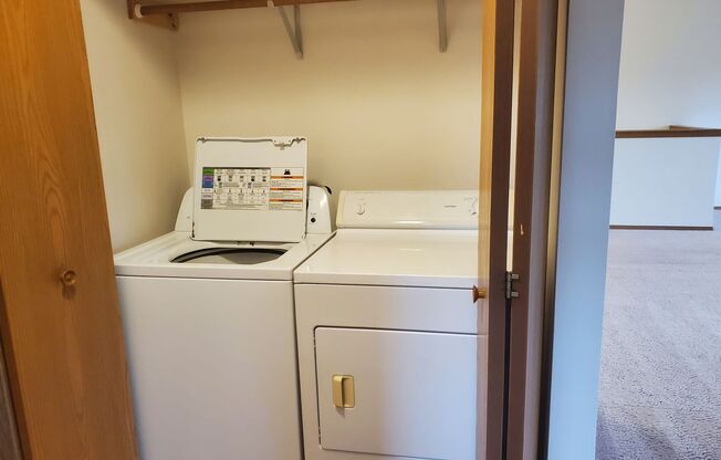 2 beds, 1 bath, 1,010 sqft, $1,269, Unit PL   7611