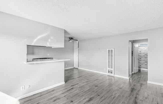 1 bed, 1 bath, $2,100, Unit 7