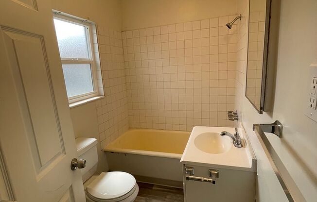 Studio, 1 bath, 250 sqft, $950, Unit D-9 STUDIO