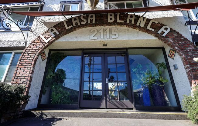 2 beds, 2 baths, $2,695, Unit 01