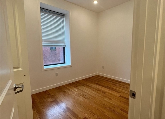 2 beds, 1 bath, $2,250, Unit 301