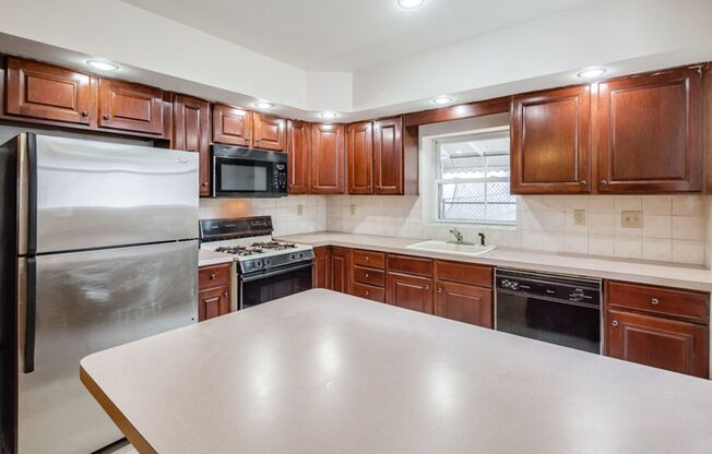Three Bed Point Breeze Townhome