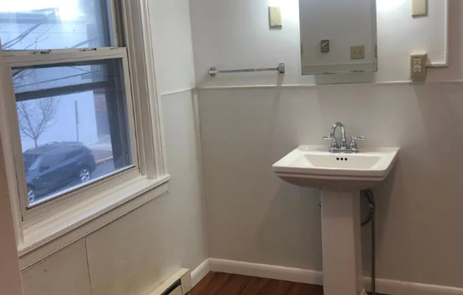 2 beds, 2 baths, $1,350, Unit Apt 1