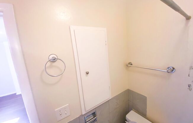 Studio, 1 bath, 390 sqft, $1,150, Unit 10