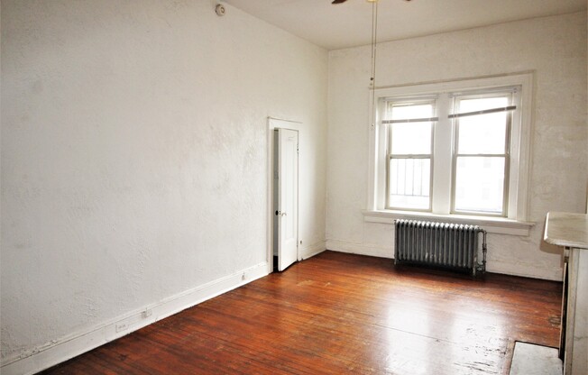 Studio, 1 bath, 12 sqft, $995, Unit 3R