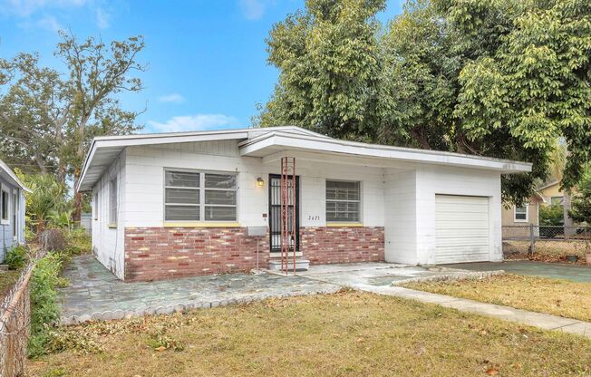 Cute & clean 3/2 with fenced yard