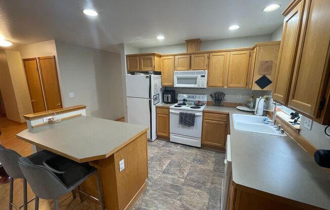 3 beds, 2 baths, $2,500