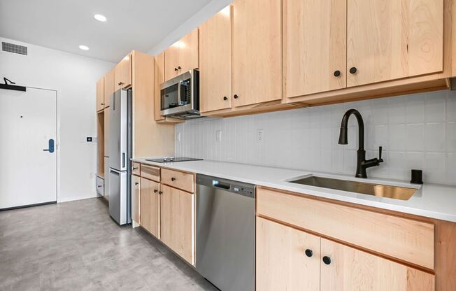 Studio, 1 bath, 380 sqft, $1,300, Unit 310
