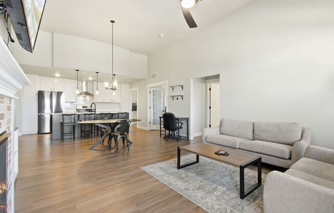 3 beds, 2 baths, $1,995, Unit APARTMENT 307