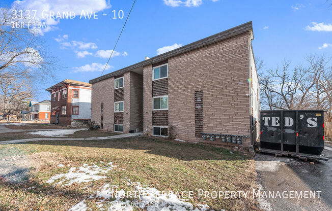 3137 GRAND AVE