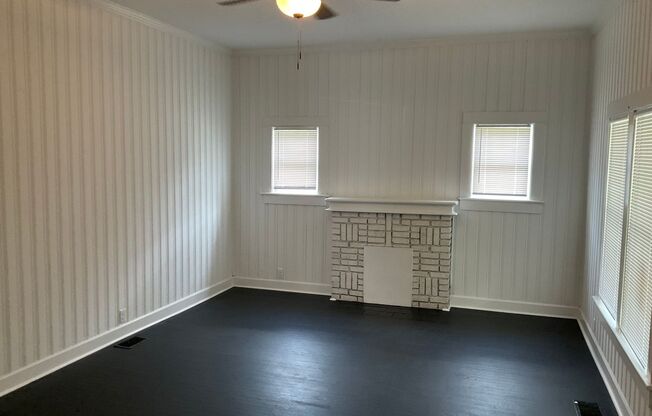 3 beds, 1 bath, $1,100