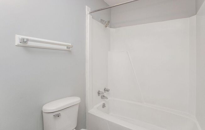 3 beds, 2.5 baths, 1,322 sqft, $950
