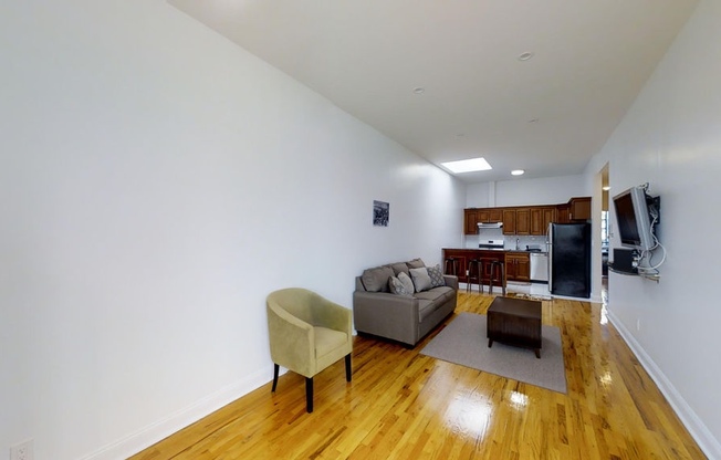 3 beds, 1 bath, $4,200, Unit 2