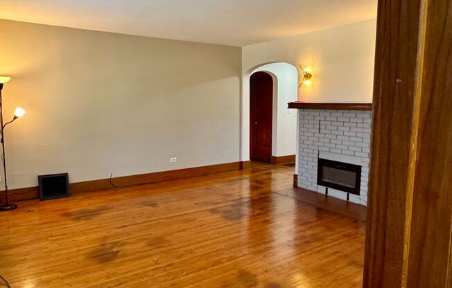 4 beds, 1 bath, $2,995