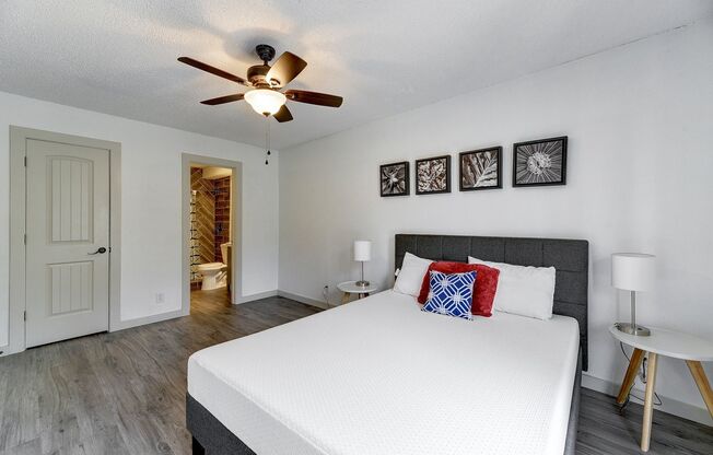 2 beds, 2 baths, 960 sqft, $2,100, Unit 203
