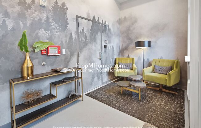 Updated Studio in the Heart of SE Portland!