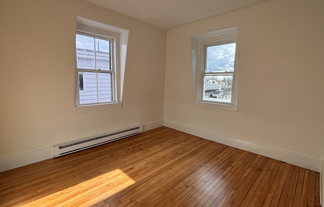 2 beds, 1 bath, $3,250, Unit 3