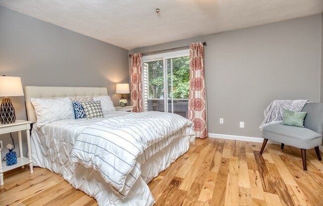 2 beds, 1.5 baths, 920 sqft, $2,500, Unit B