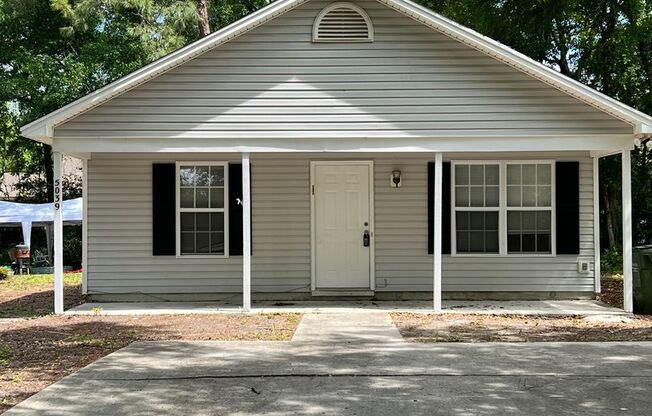 3 Bedroom 2 Bath House (Lawncare INCLUDED!)