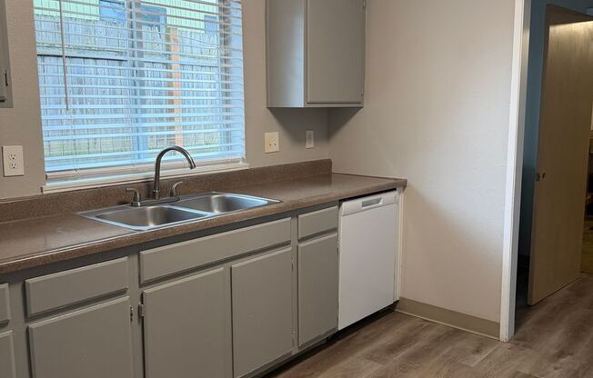 3 beds, 2.5 baths, 1,564 sqft, $2,350, Unit 04-101