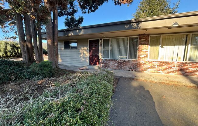 2 beds, 1 bath, 845 sqft, $1,625, Unit 28