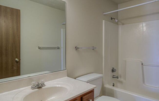 2 beds, 2 baths, $1,210, Unit 02