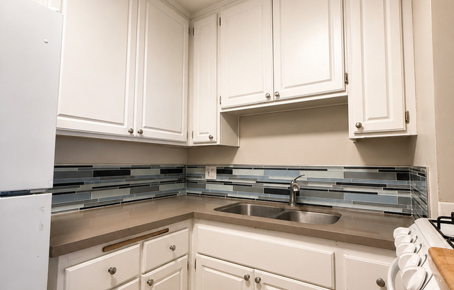 2 beds, 1 bath, 700 sqft, $2,095, Unit 102