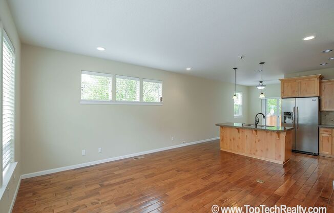 3 beds, 2.5 baths, $2,599