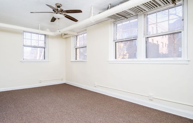 2 beds, 1 bath, 800 sqft, $1,275, Unit 10-B2