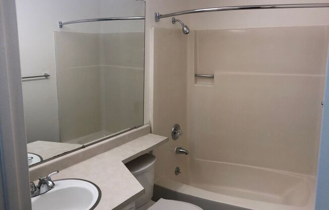 2 beds, 1 bath, 900 sqft, $1,550, Unit 1206