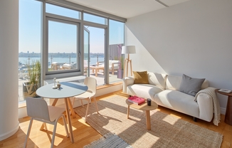 553 W 53 ST