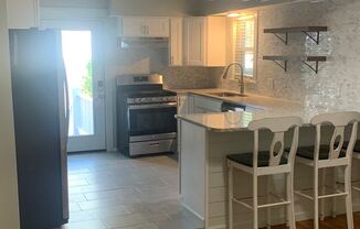 2 beds, 1 bath, 1,000 sqft, $1,650