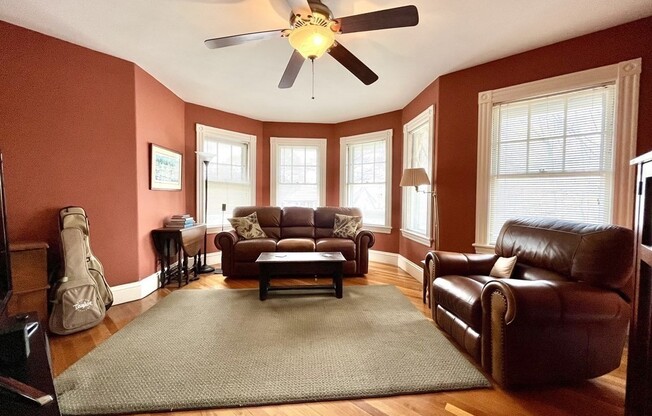 4 beds, 2.5 baths, 2,453 sqft, $5,600