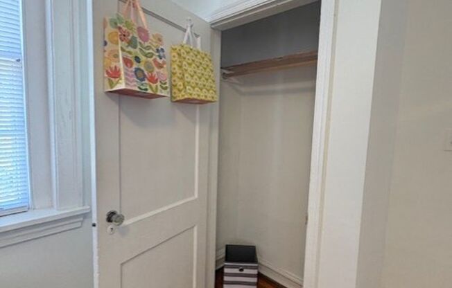 1 bed, 1 bath, 750 sqft, $1,325, Unit 218-7