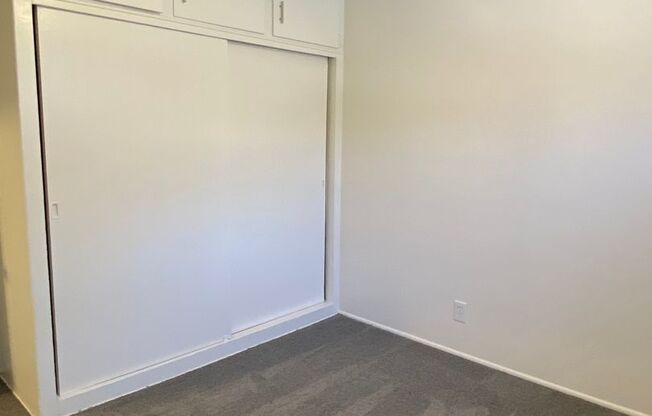 2 beds, 1 bath, 702 sqft, $2,350, Unit B18
