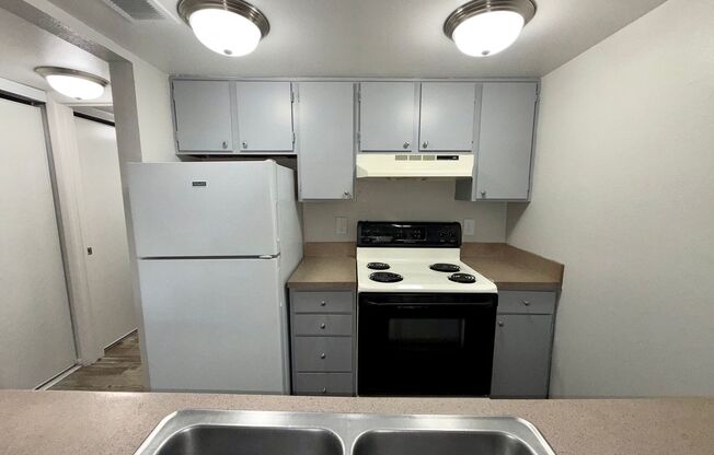 1 bed, 1 bath, 575 sqft, $944, Unit 141