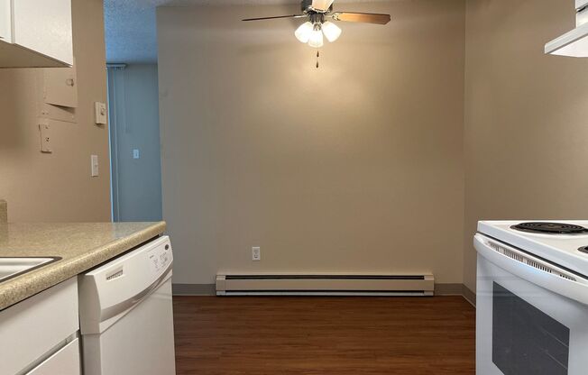 1 bed, 1 bath, 642 sqft, $1,050, Unit 108