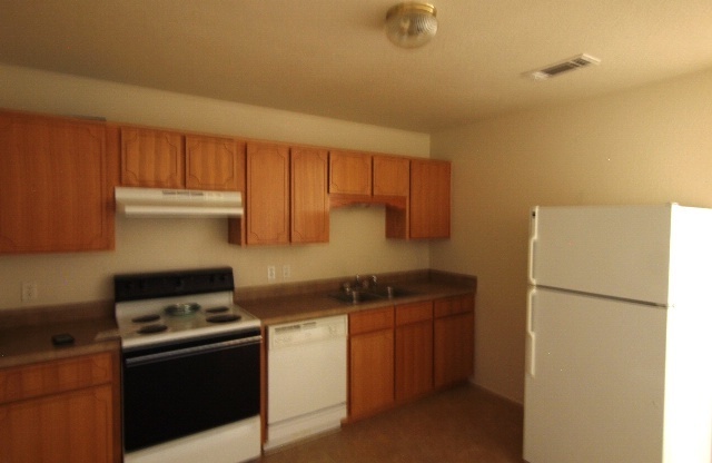 2 beds, 1 bath, 832 sqft, $850, Unit C