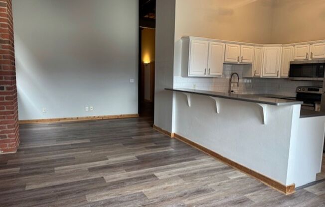 2 beds, 1.5 baths, 1,025 sqft, $1,825, Unit 922