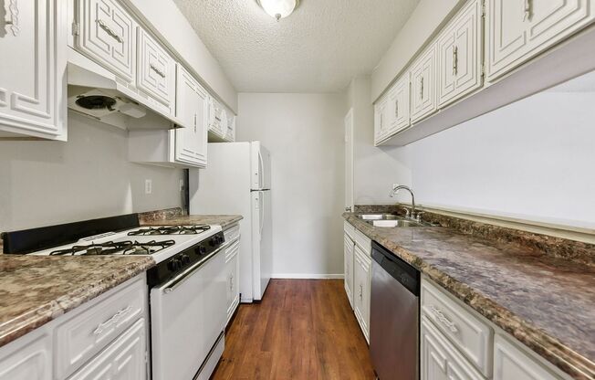 Studio, 1 bath, 440 sqft, $800, Unit 120