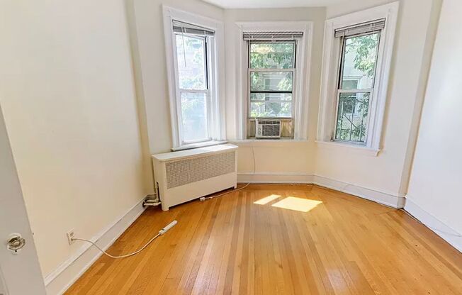 2 beds, 1 bath, 750 sqft, $3,400, Unit 53