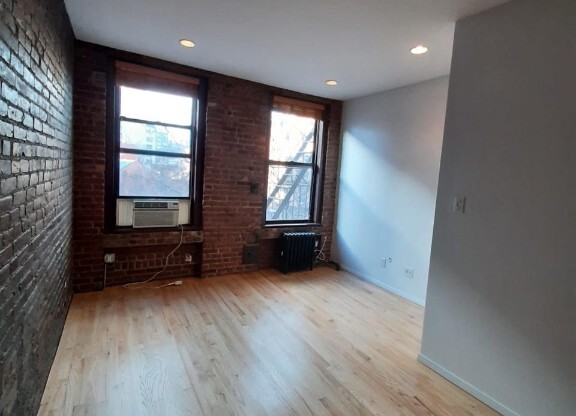 1 bed, 1 bath, $3,800, Unit 4a