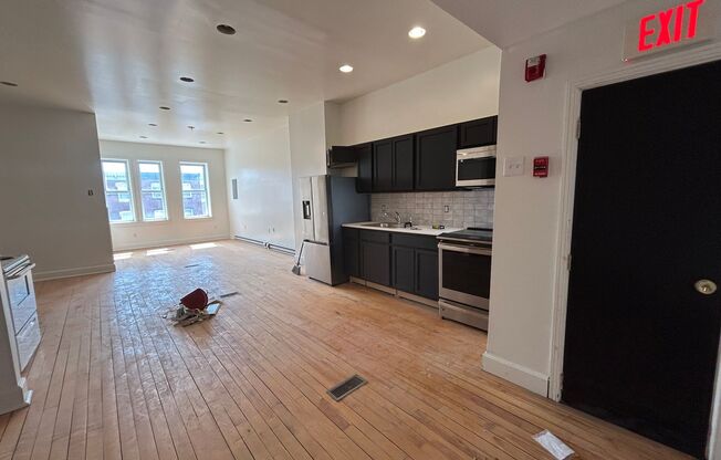 2823 Girard Ave