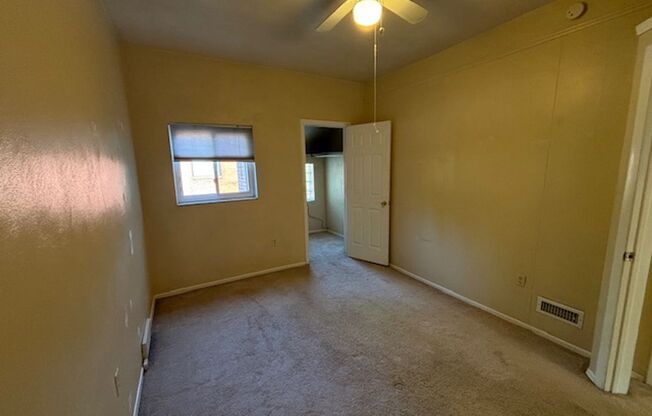 2 beds, 1 bath, $1,095