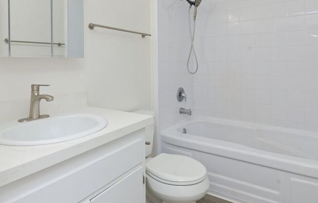 1 bed, 1 bath, 650 sqft, $1,845, Unit 215