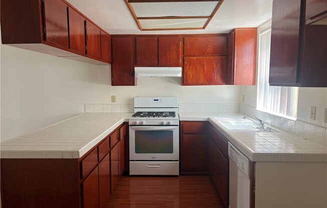 222 W DEXTER ST
