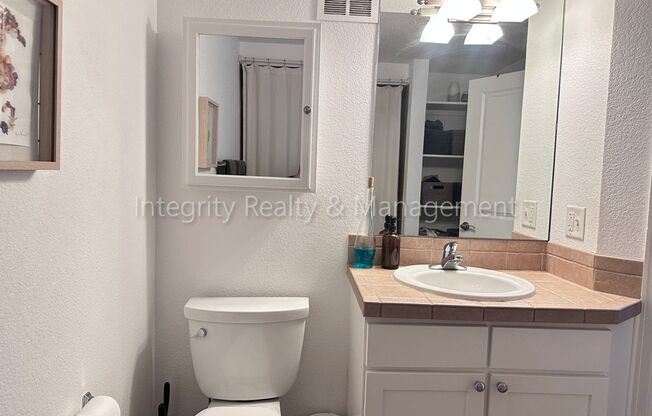 2 beds, 1 bath, $2,500