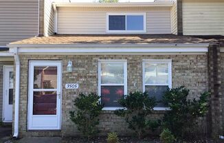 Modern 2-Story Townhome in Central Virginia Beach