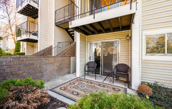 1030 E QUAIL VIS CT
