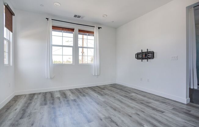 3 beds, 2.5 baths, $3,500